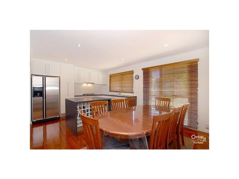 5 Giles Retreat, Endeavour Hills VIC 3802