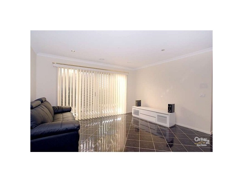 23 Baddeley Circuit, Cranbourne North VIC 3977