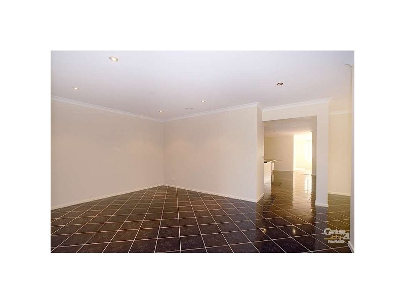 23 Baddeley Circuit, Cranbourne North VIC 3977