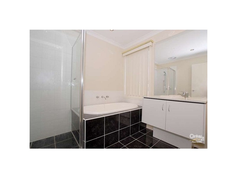 23 Baddeley Circuit, Cranbourne North VIC 3977