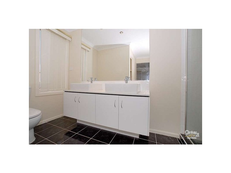 23 Baddeley Circuit, Cranbourne North VIC 3977