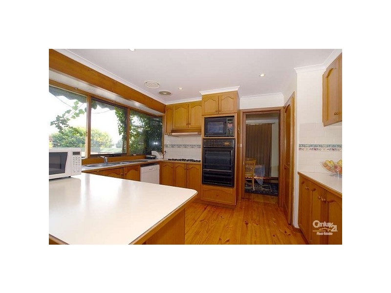 16 Showjump Crescent, Endeavour Hills VIC 3802