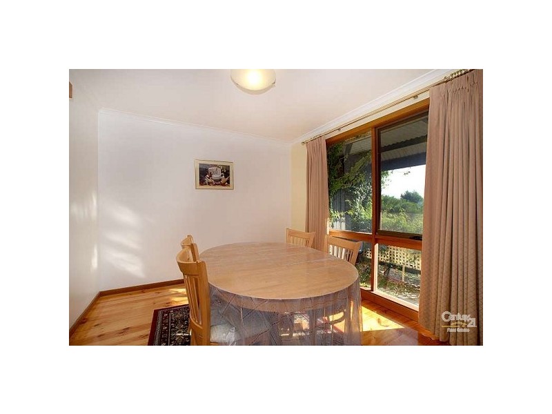 16 Showjump Crescent, Endeavour Hills VIC 3802