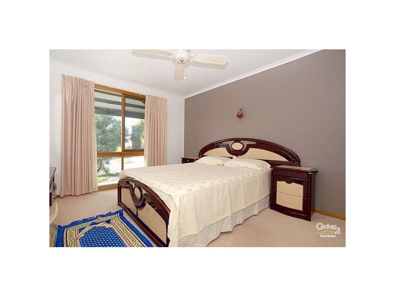 16 Showjump Crescent, Endeavour Hills VIC 3802