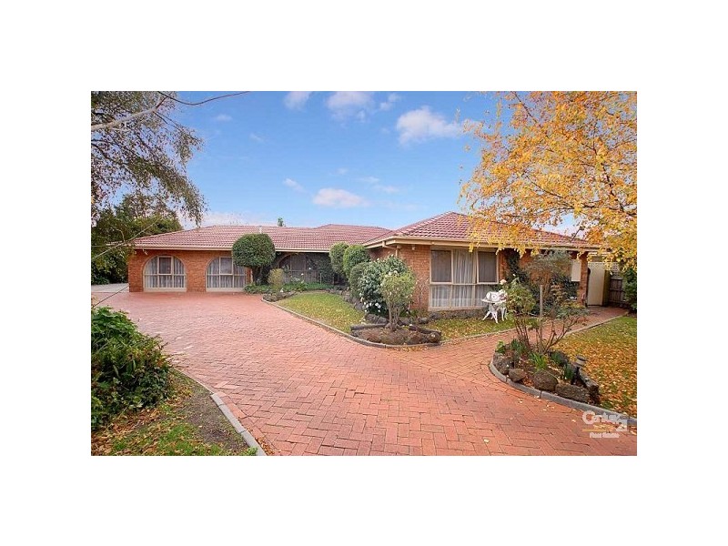 27 Damian Court, Cranbourne VIC 3977