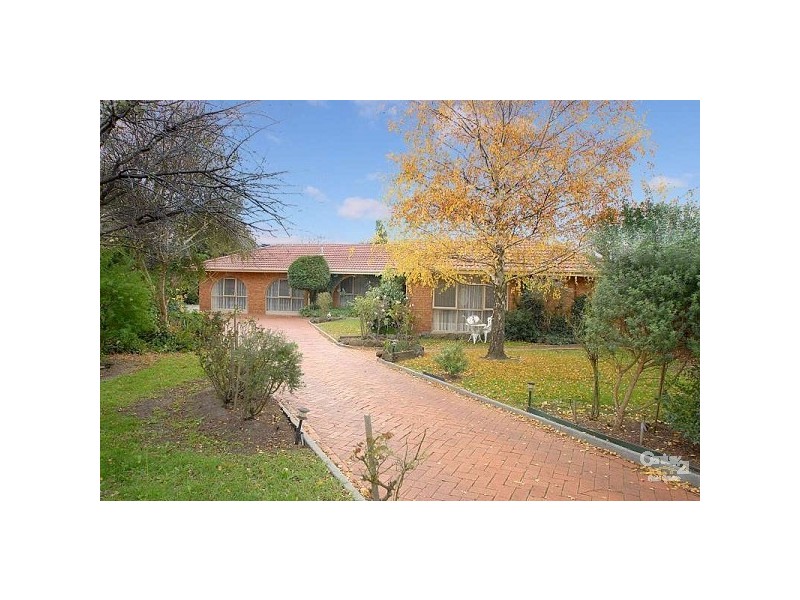 27 Damian Court, Cranbourne VIC 3977