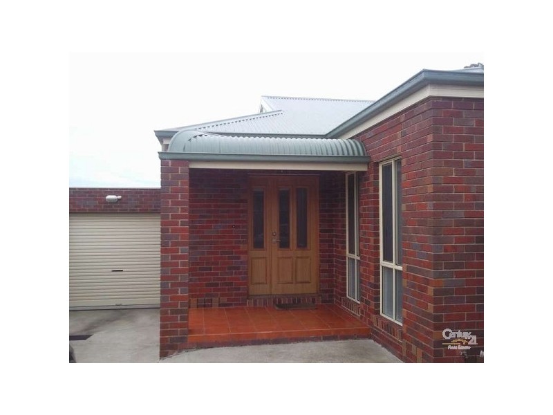 2/9 Koonalda Grove, Dandenong North VIC 3175