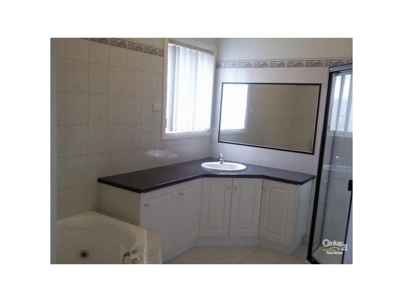 2/9 Koonalda Grove, Dandenong North VIC 3175