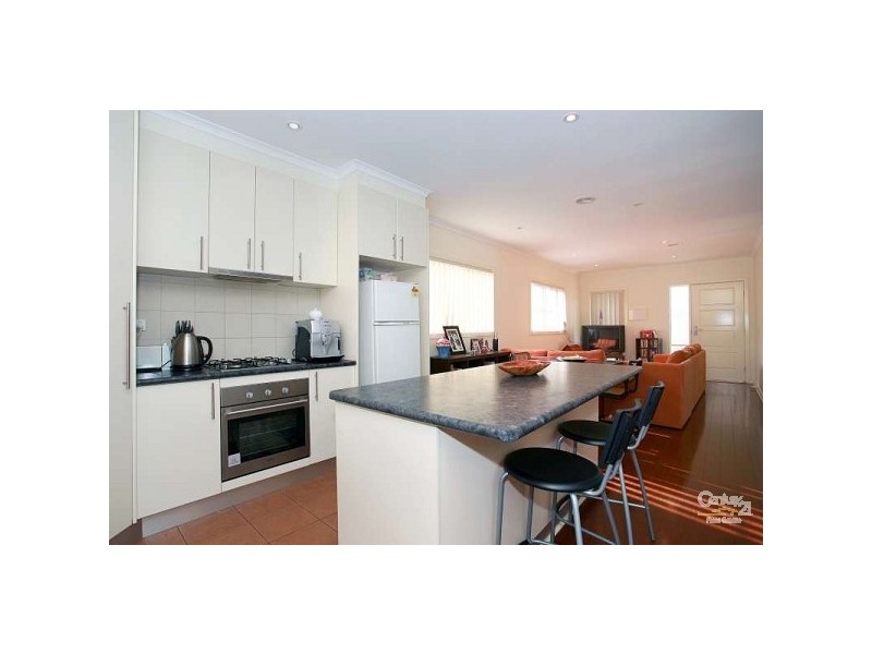 2/30 First Ave, Dandenong North VIC 3175