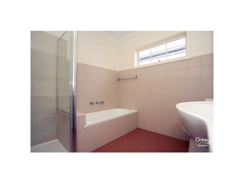 2/30 First Ave, Dandenong North VIC 3175