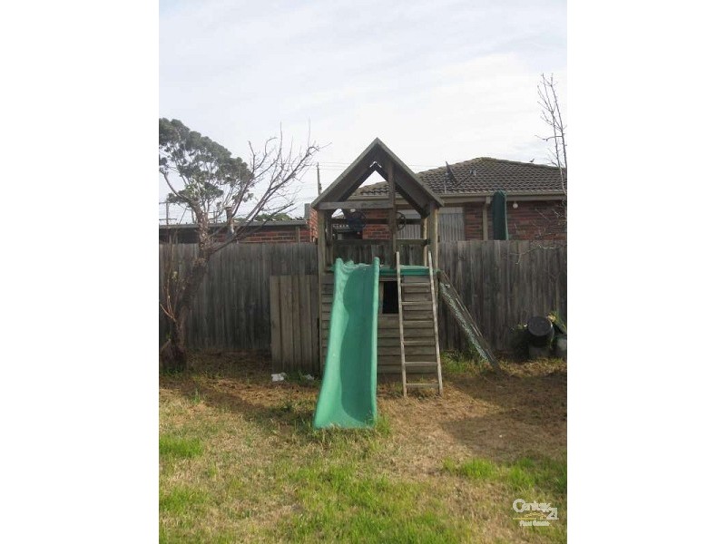 8 Wagga Crt, Keysborough VIC 3173