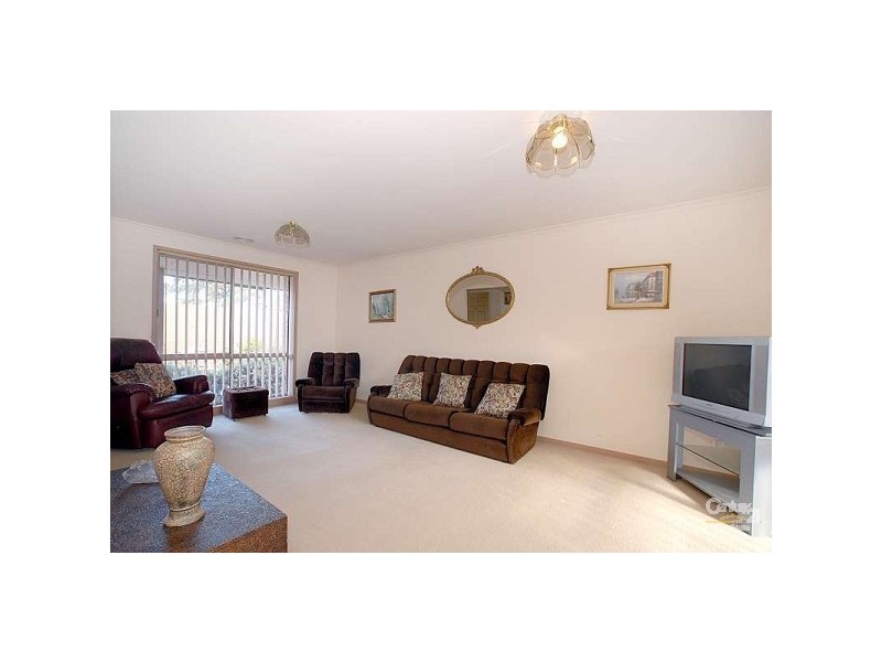 2/11 Flinders Street, Noble Park VIC 3174