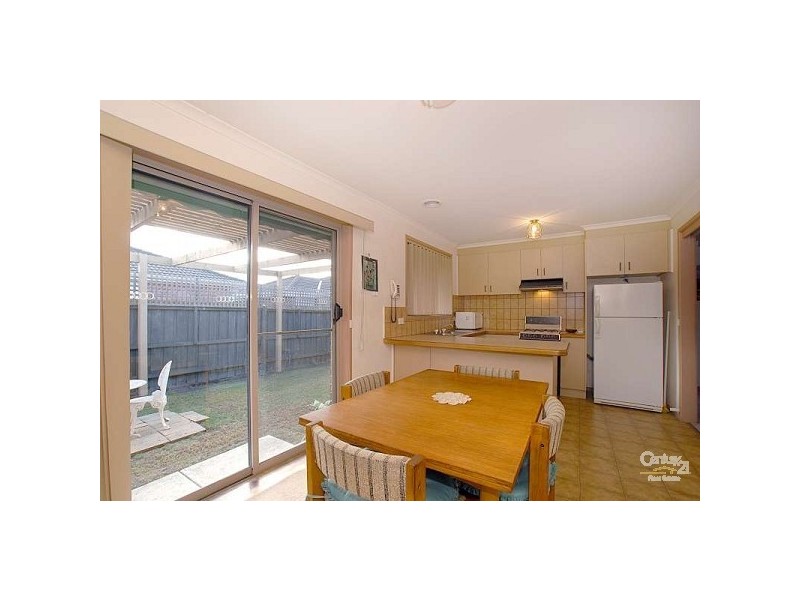 2/11 Flinders Street, Noble Park VIC 3174