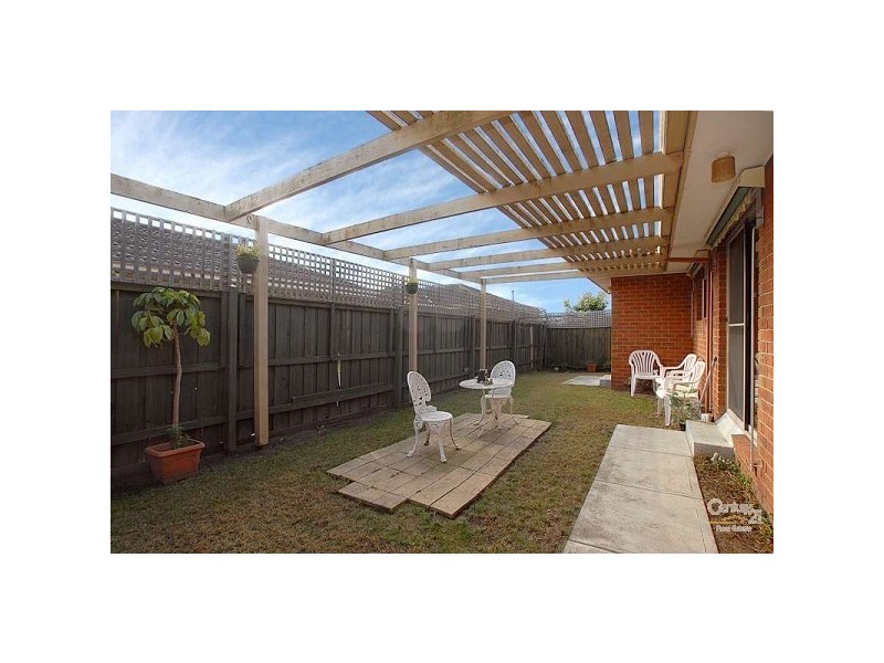 2/11 Flinders Street, Noble Park VIC 3174