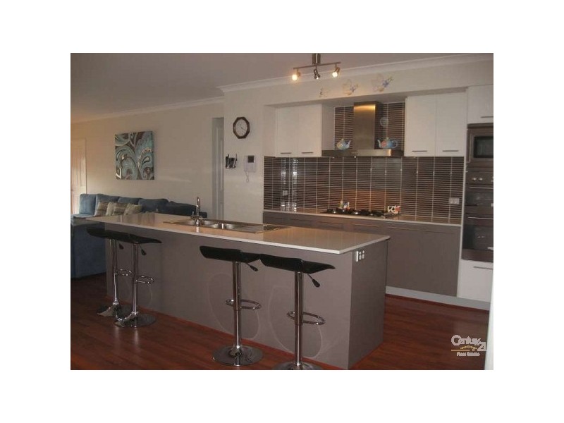 8 Rose Bush Crt, Lyndhurst VIC 3975