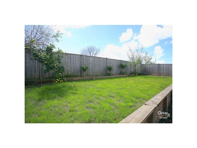 8 Rose Bush Crt, Lyndhurst VIC 3975