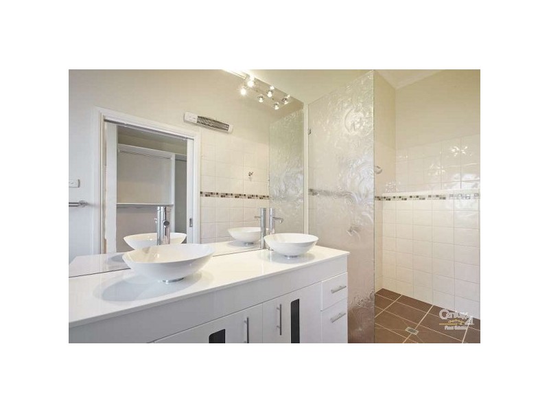 14 Lockington Cres, Dandenong VIC 3175