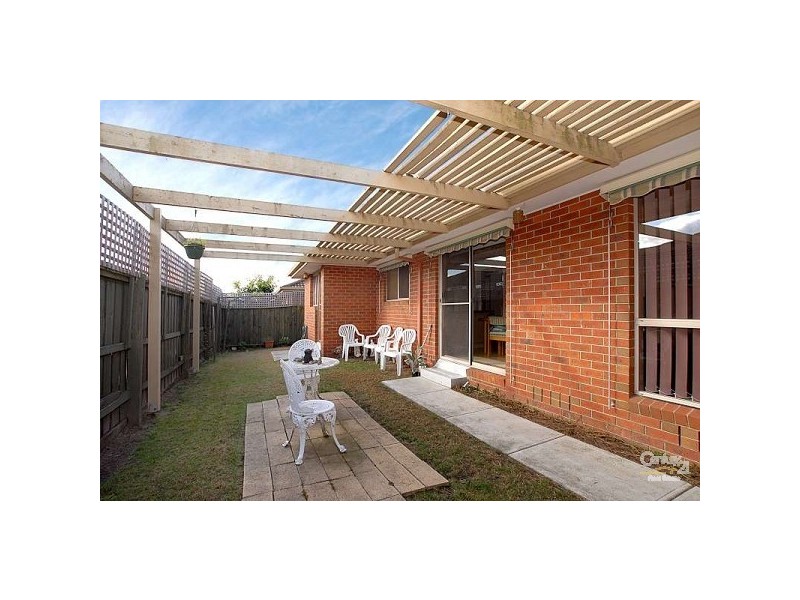 2/11 Flinders Street, Noble Park VIC 3174