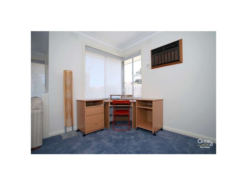 9 Rockford Cr, Noble Park VIC 3174