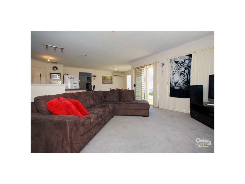 4 Blackmore Close, Pakenham VIC 3810