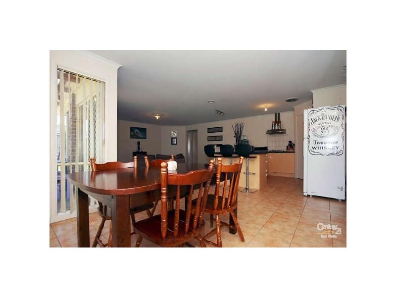 4 Blackmore Close, Pakenham VIC 3810
