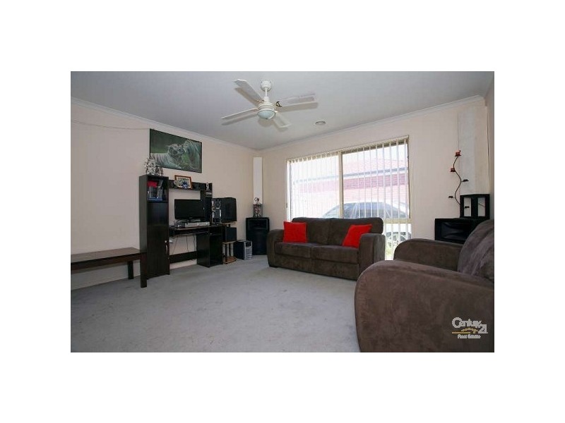 4 Blackmore Close, Pakenham VIC 3810
