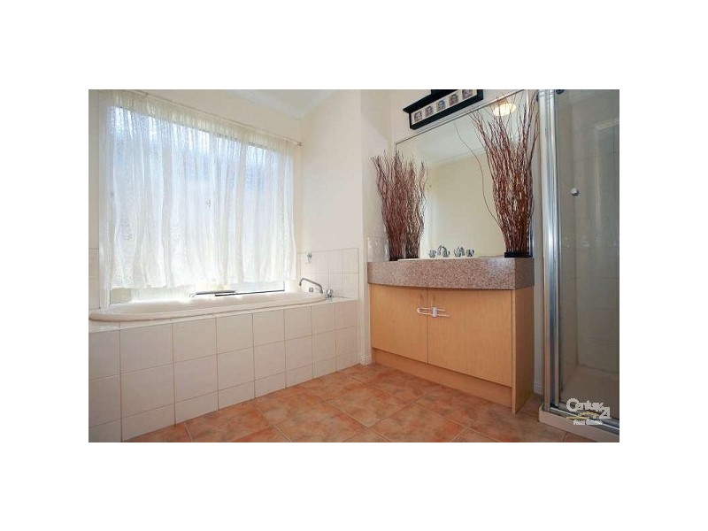 4 Blackmore Close, Pakenham VIC 3810
