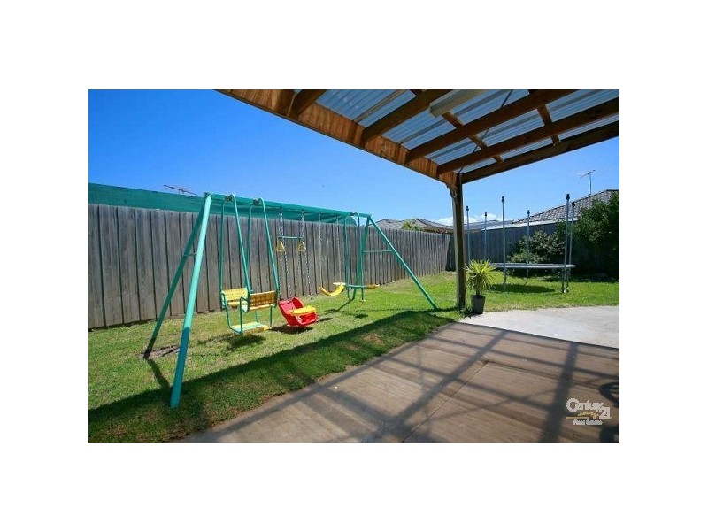 4 Blackmore Close, Pakenham VIC 3810