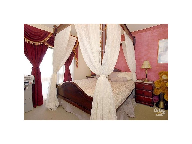 6 Waruka Close, Endeavour Hills VIC 3802