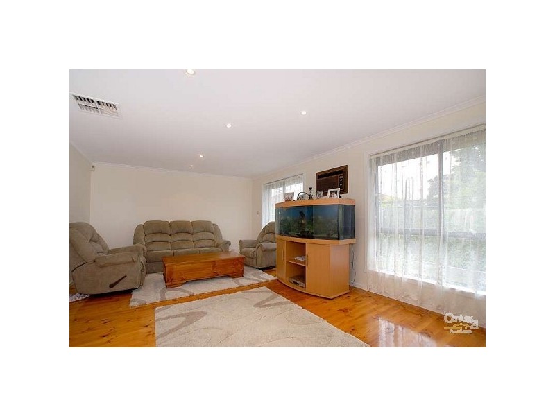 33 Fenton Court, Keysborough VIC 3173