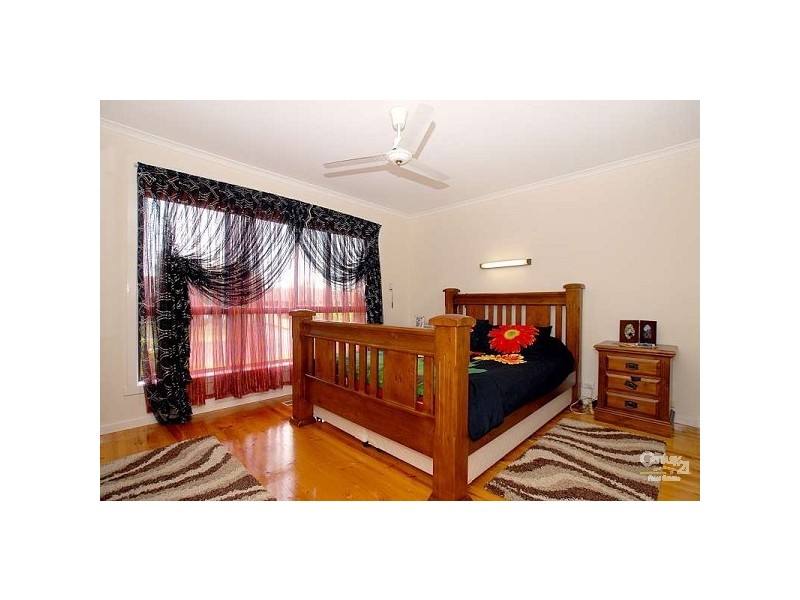 33 Fenton Court, Keysborough VIC 3173