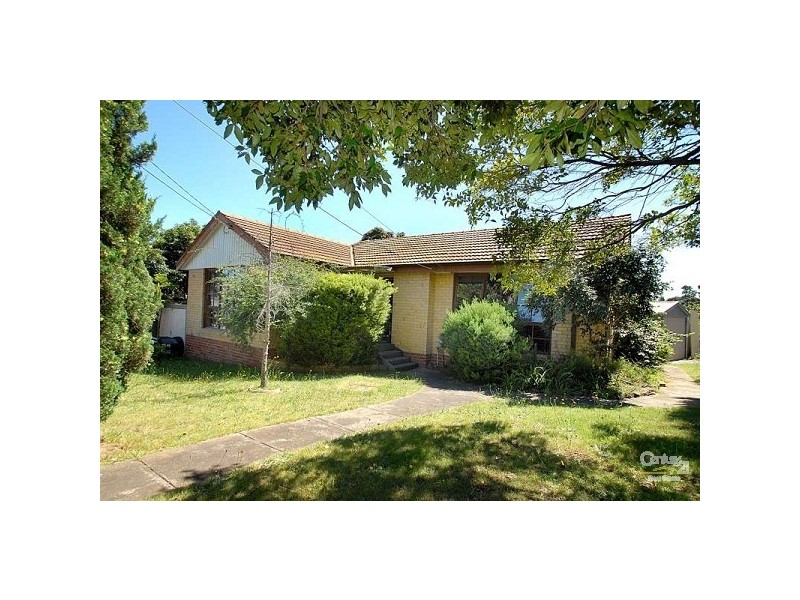 4 Heyington Cres, Noble Park North VIC 3174