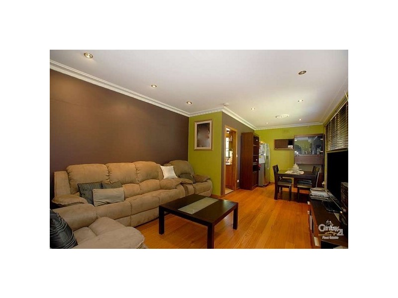 4 Heyington Cres, Noble Park North VIC 3174