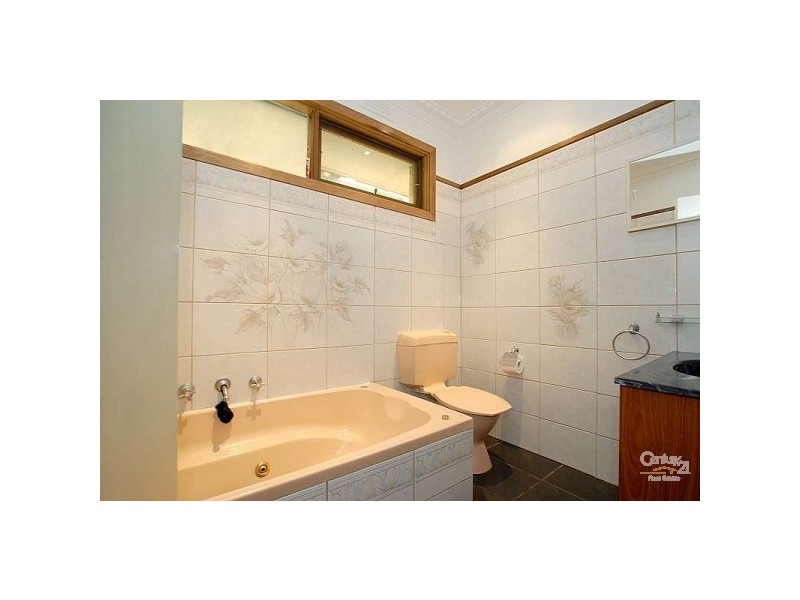 4 Heyington Cres, Noble Park North VIC 3174