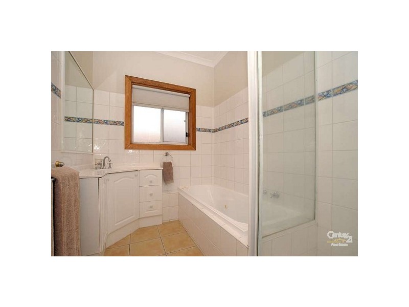 1/130 Kelvinside Road, Noble Park VIC 3174