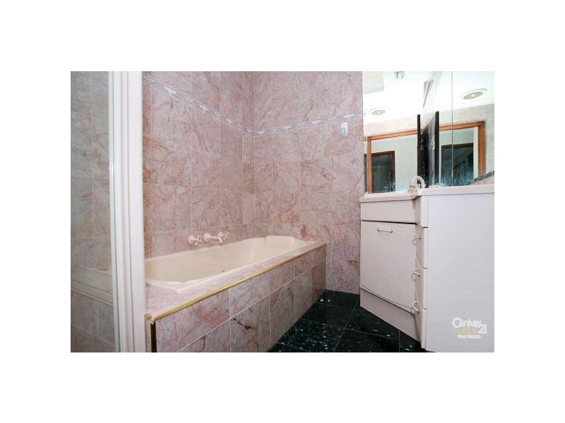 1/2 Birkley Ct, Noble Park North VIC 3174