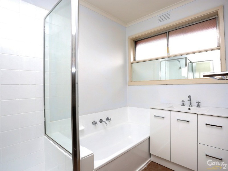 4/3 Leopold Avenue, Springvale South VIC 3172