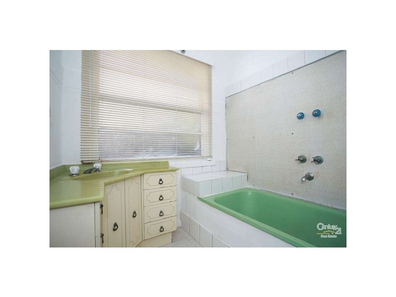 27 Leonard Ave, Noble Park VIC 3174