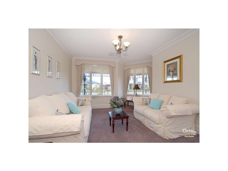 6 Mallett Grove, Lyndhurst VIC 3975