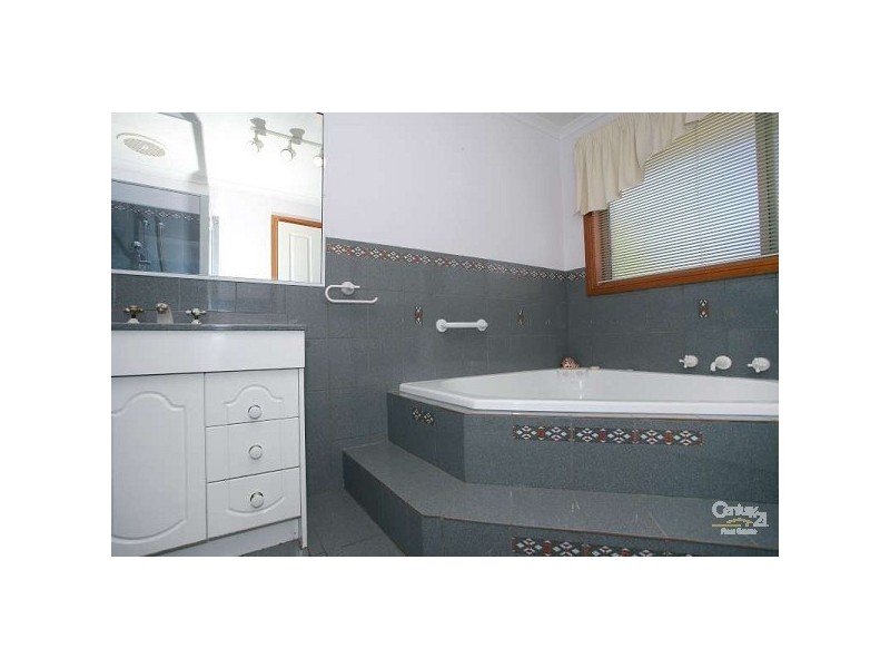 29 George Bass Ave, Endeavour Hills VIC 3802