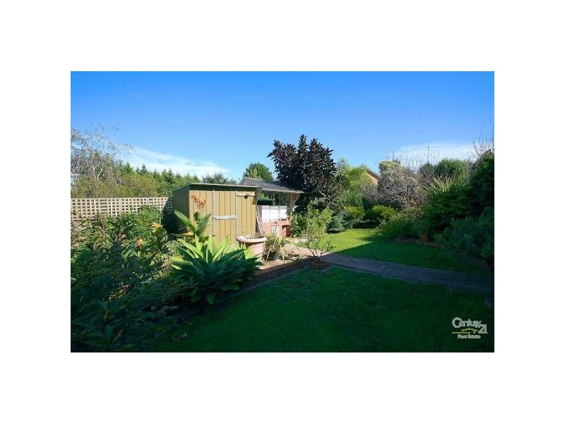 29 George Bass Ave, Endeavour Hills VIC 3802