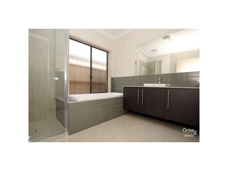 140 Clarendon Drive, Keysborough VIC 3173