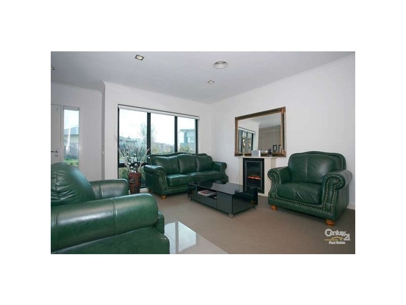 20 Dresden Drive, Waterways VIC 3195