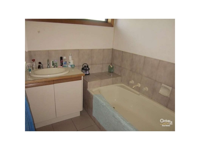 1/3 Lesley Grove, Noble Park VIC 3174