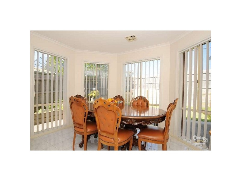 3 Daffodil Crt, Endeavour Hills VIC 3802