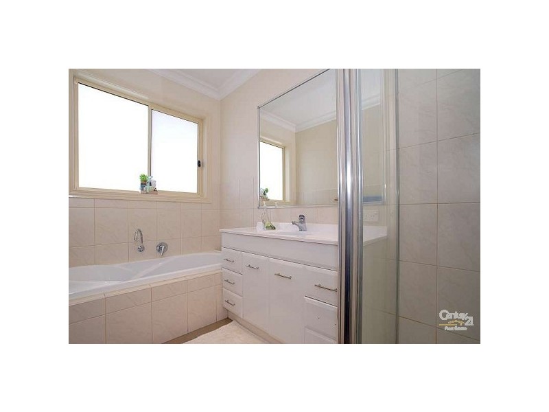 2/6 Joan Crt, Noble Park North VIC 3174