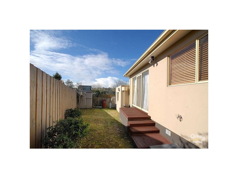 2/6 Joan Crt, Noble Park North VIC 3174