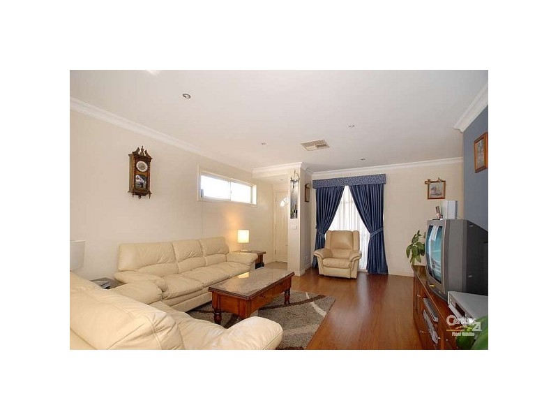 2/6 Joan Crt, Noble Park North VIC 3174