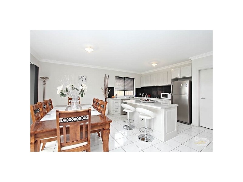 27 Cafardi Boulevard, Keysborough VIC 3173