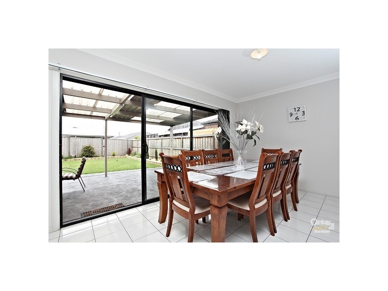 27 Cafardi Boulevard, Keysborough VIC 3173